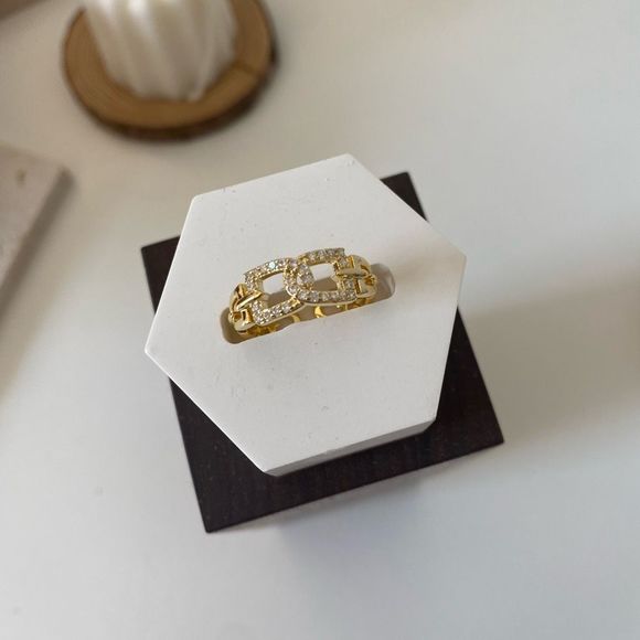 18K Gold Plated Sician Interlock Chain Link Ring - Picture 4 of 5